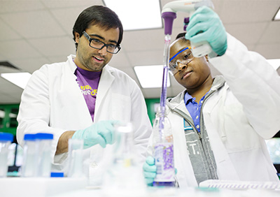 NCAT Stem Students workin in the lab. 
